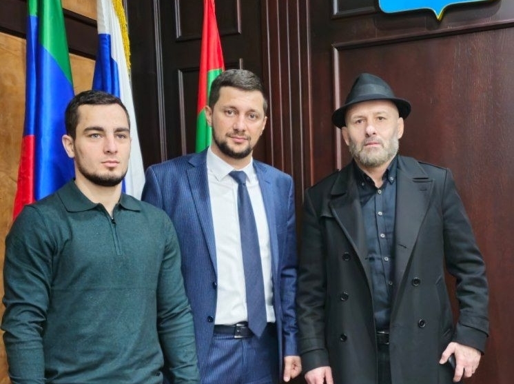Врип главы Магарамкентского района Нариман Эфендиев встретился с Чемпионом по дзюдо Назимом Сайидовым.